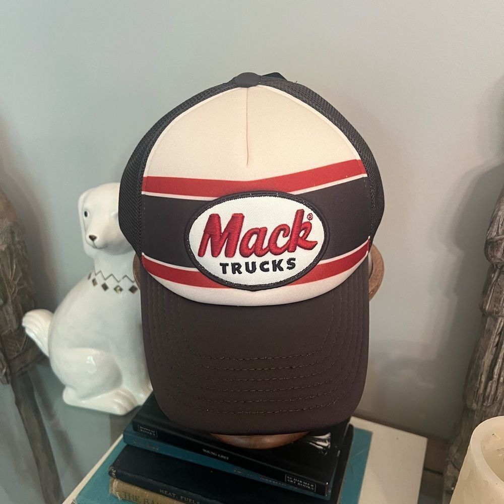Mack Trucks NWT mesh back Retro Trucker Hat